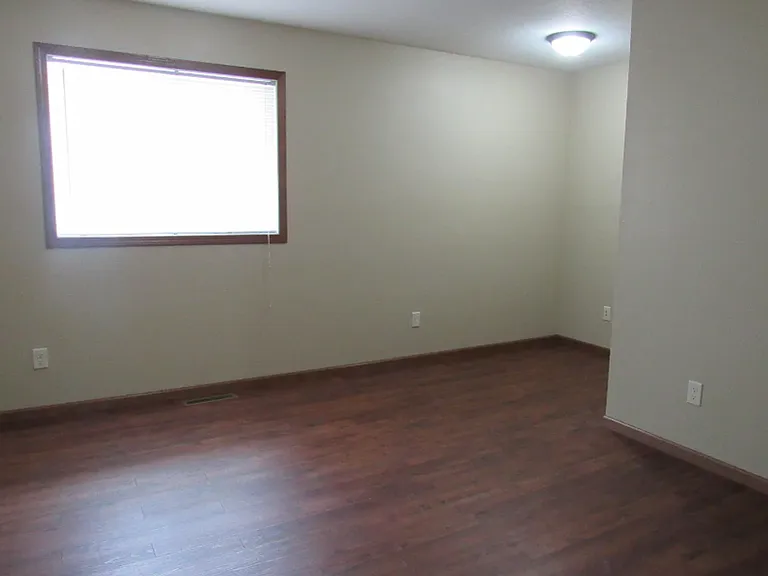 216 James Ave — Photo 8