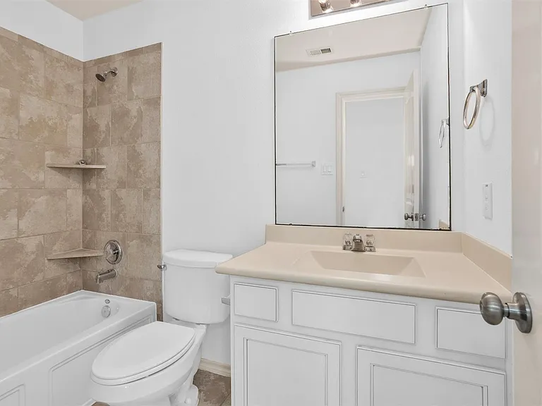 2730 Donellan Dr — Photo 23