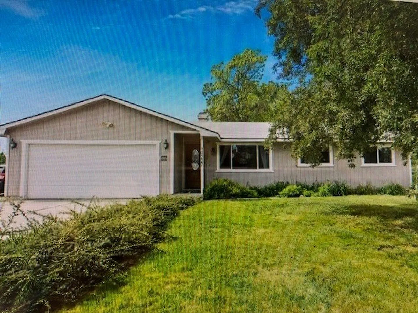 Lovely 3 Bed, 2 Bath Home on Cul-de-Sac — Photo 1