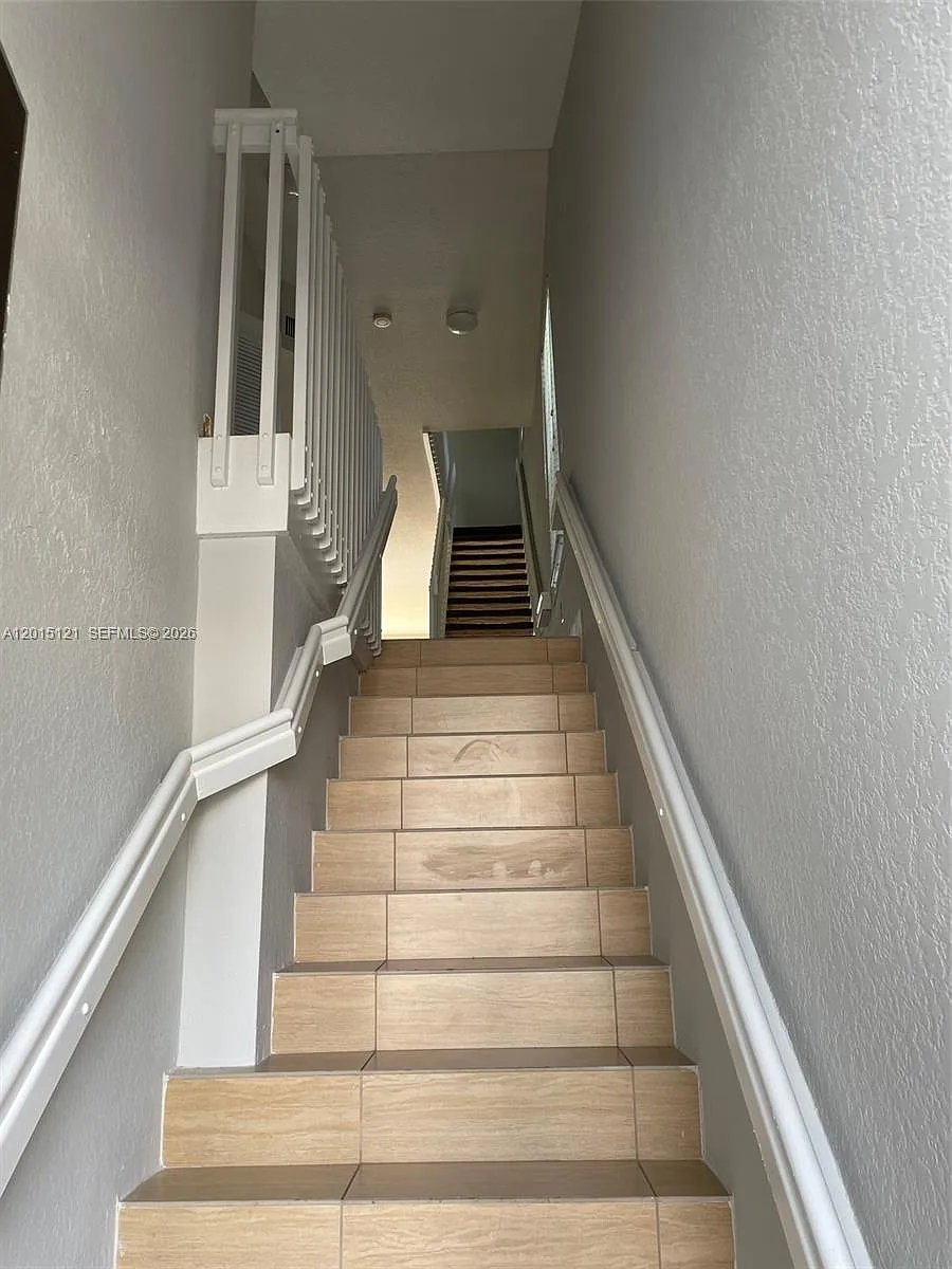 Building Photo - 711 SW 148th Ave #414