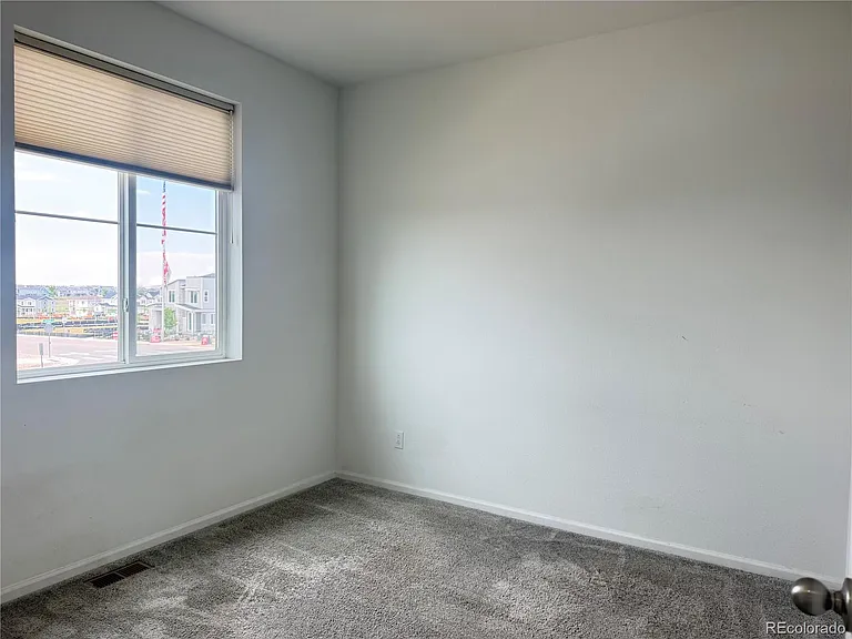 587 S Richfield St — Photo 14