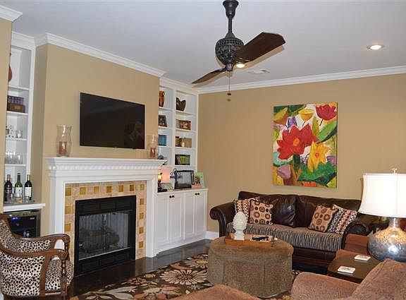 Den off kitchen area