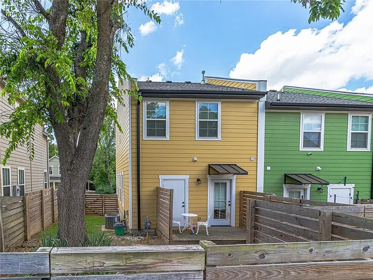 318 E Martin Luther King Jr Blvd — Photo 17