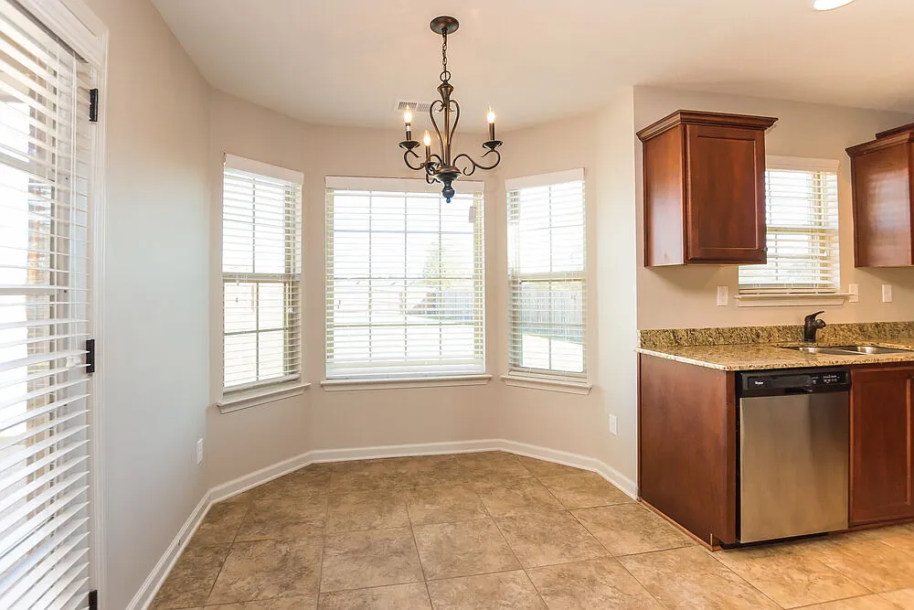 4 bed, 2.0 bath, 2001 sqft, $2,250 — Photo 4