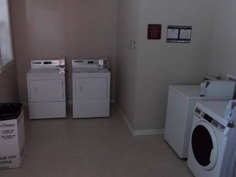 San Regis Apartments — Photo 12