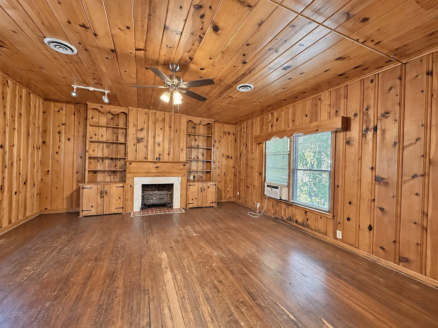 Studio, $800 — Photo 2