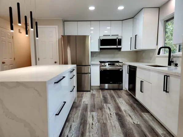 10928 NE 132nd St, Kirkland, WA 98034