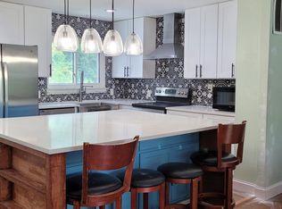 8445 Highland Ln, Alexandria, VA