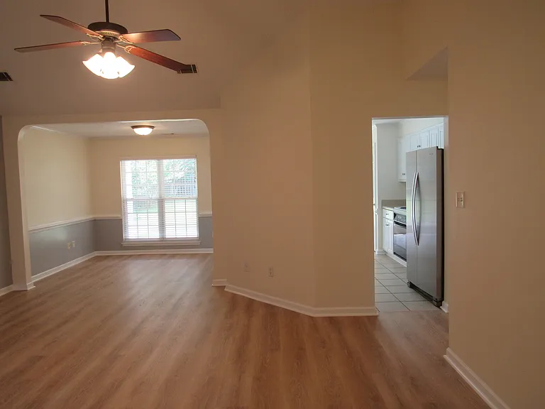 307 Starling Dr — Photo 6