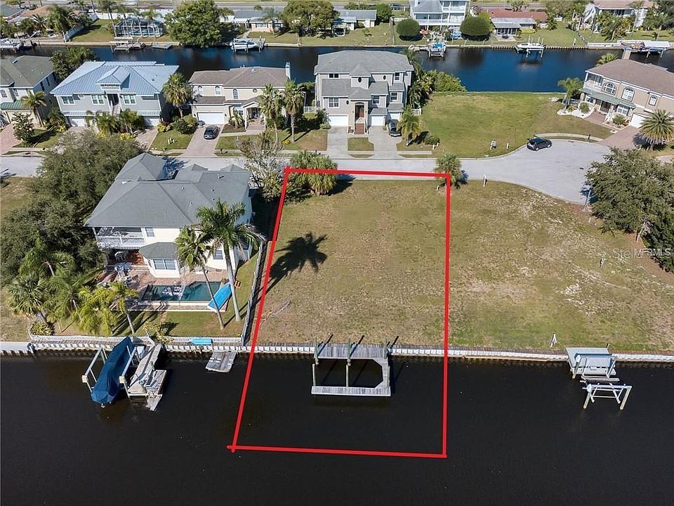 1st image of 220 Manatee Ln
