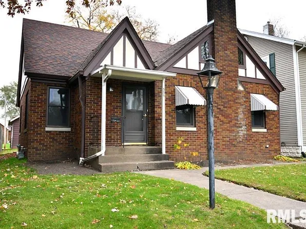 335 8th St, Silvis, IL 61282