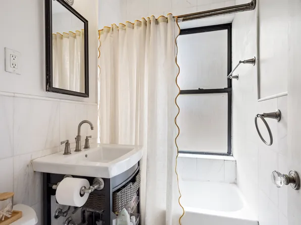 295 West 11th Street image 5 of 5