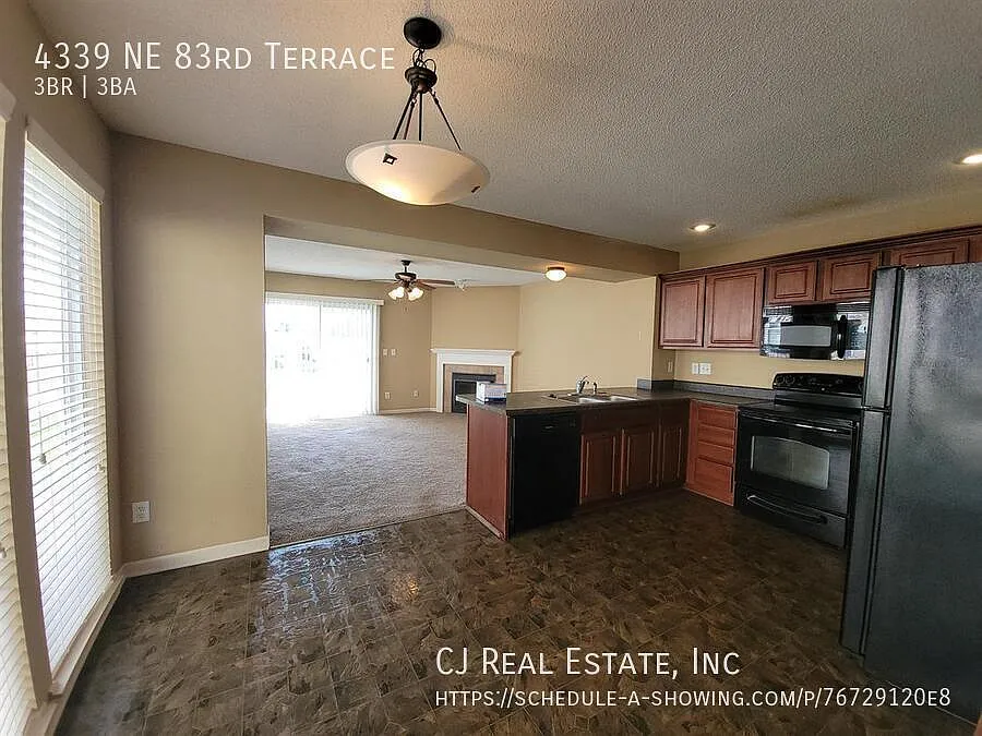 3 bed, 2.5 bath, 1500 sqft, $1,750 — Photo 2