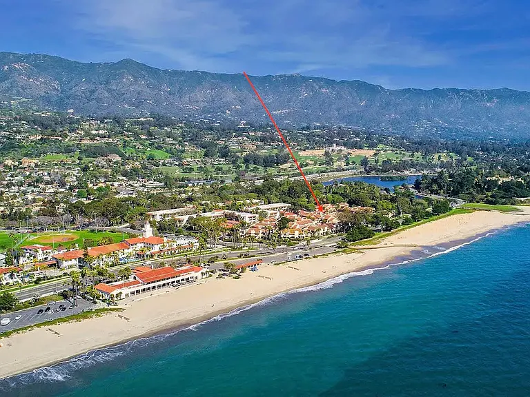 5 minute walk from each beach