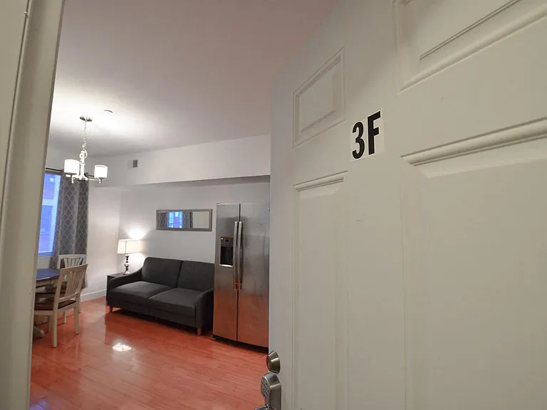 1030 Wood St #3F — Photo 11