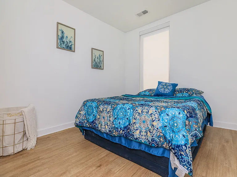 Hendrix Apartments — Photo 39