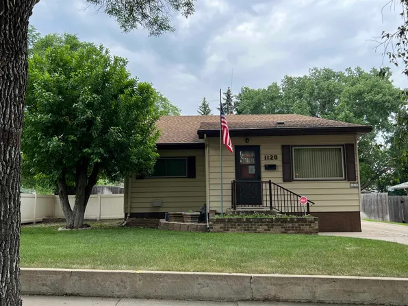 1120 8th St NW, Minot, ND 58703