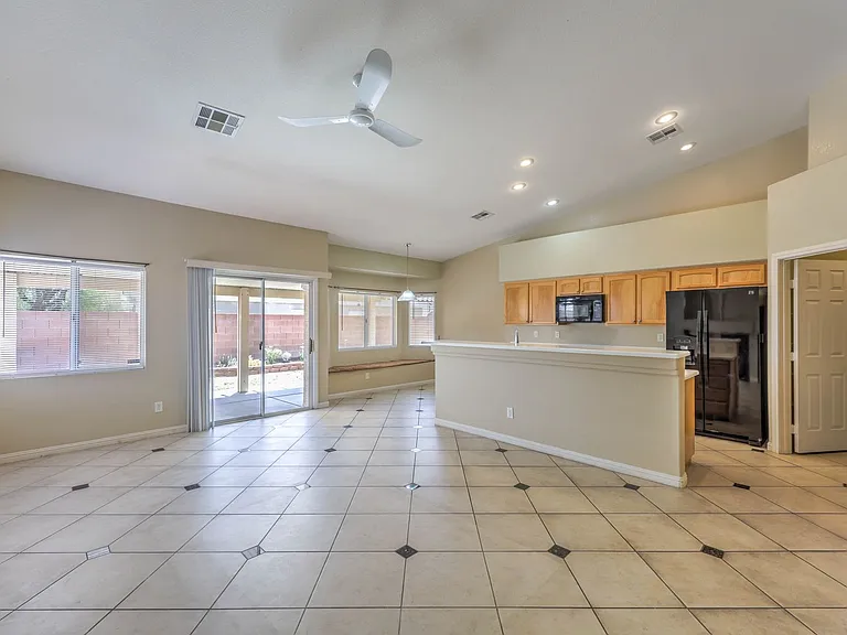 1158 Mirage Lake St — Photo 4