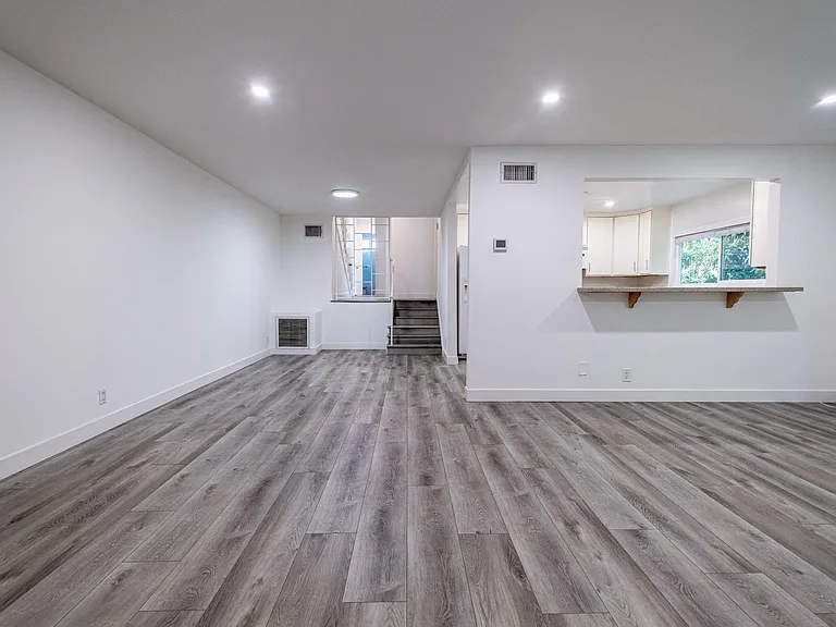 340 N Palm Dr #7 — Photo 12