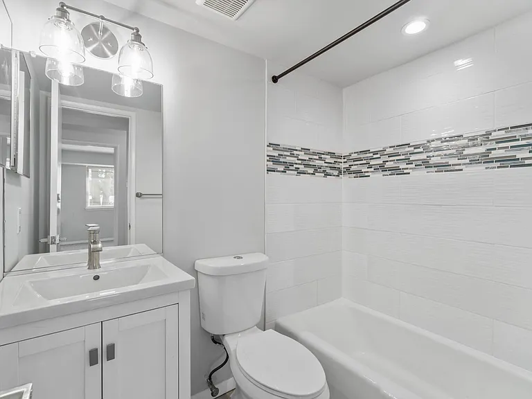 208 Victor Pkwy #A — Photo 9