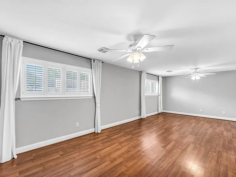 1553 W Sam Houston Pkwy S — Photo 18