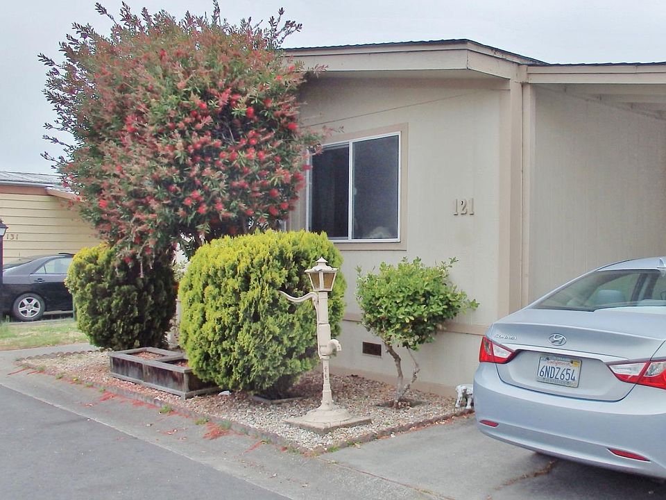 1st image of 121 Canada Cove Ave #121