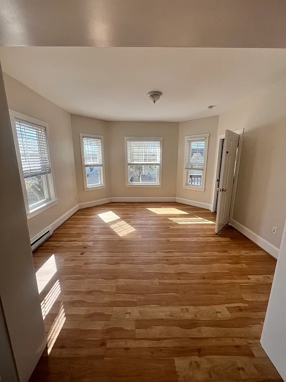 3 bed, 1.0 bath, $2,200 — Photo 2