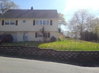 2 Woodhaven Dr, Wayne, NJ 07470