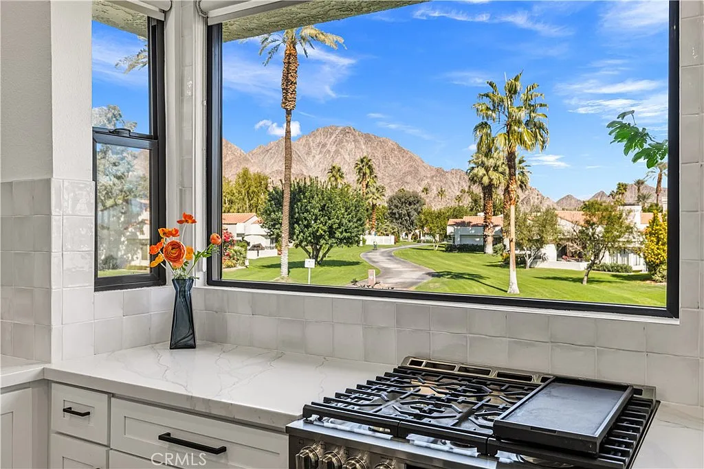 3 bed, 1591 sqft, $10,000 — Photo 3