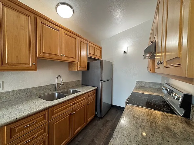 Dela Vina Apartments — Photo 34