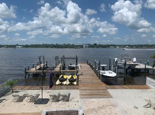 14 Vip Is, Grant, FL 32949