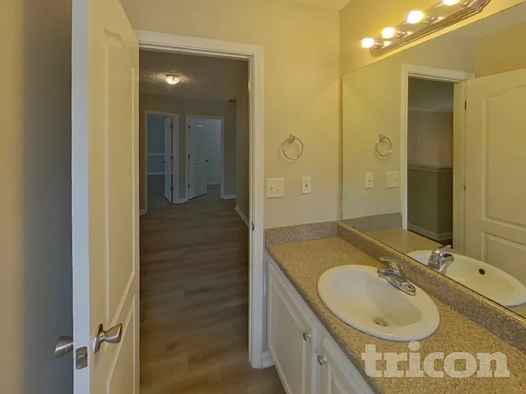 800 Hannah Ct — Photo 16