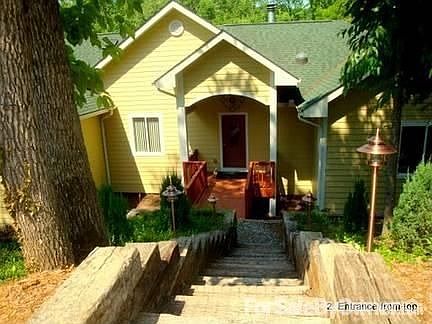 LOOKING AT FRONT DOOR FROM STREET LEVEL : FRONT ENTRANCE