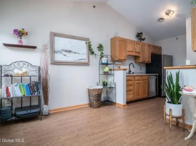 1 bed, 836 sqft, $1,650 — Photo 2