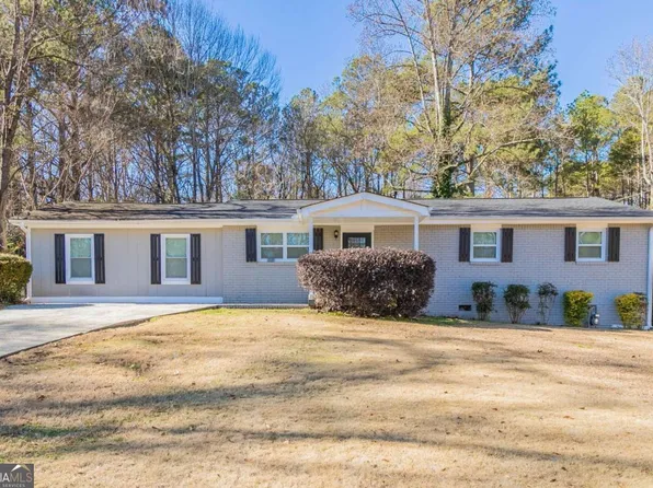 8661 Chestnut Ln, Lithia Springs, GA 30122