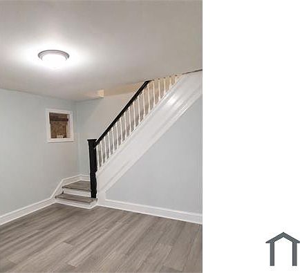 2nd image of 109 Fulton St