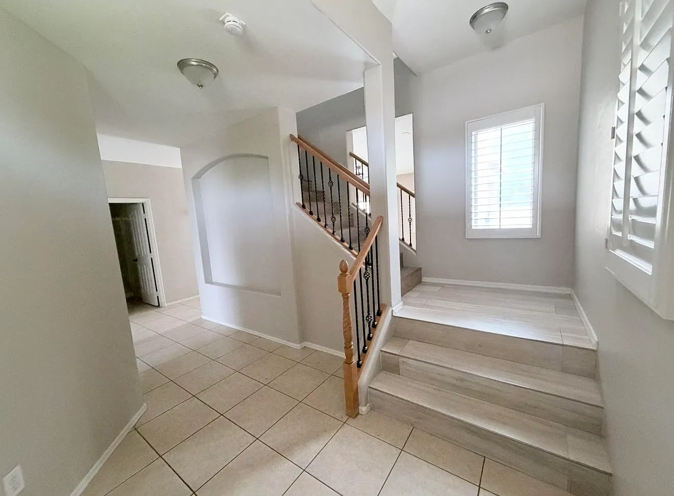 5 bed, 2375 sqft, $2,450 — Photo 2