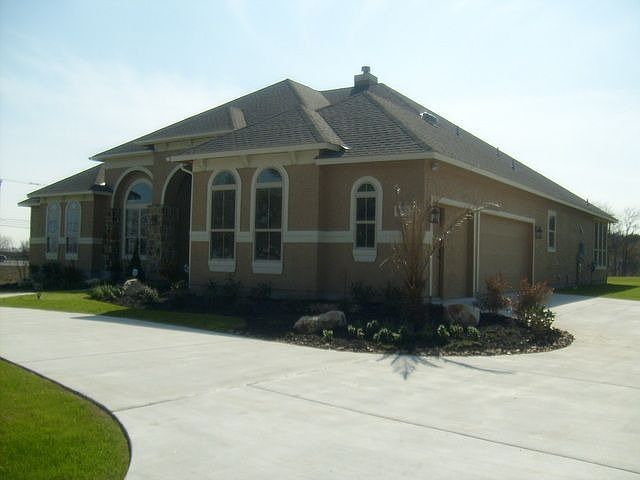 2nd image of 1006 Gardina St