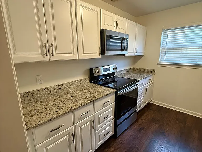 1414 Jasper Ave — Photo 6