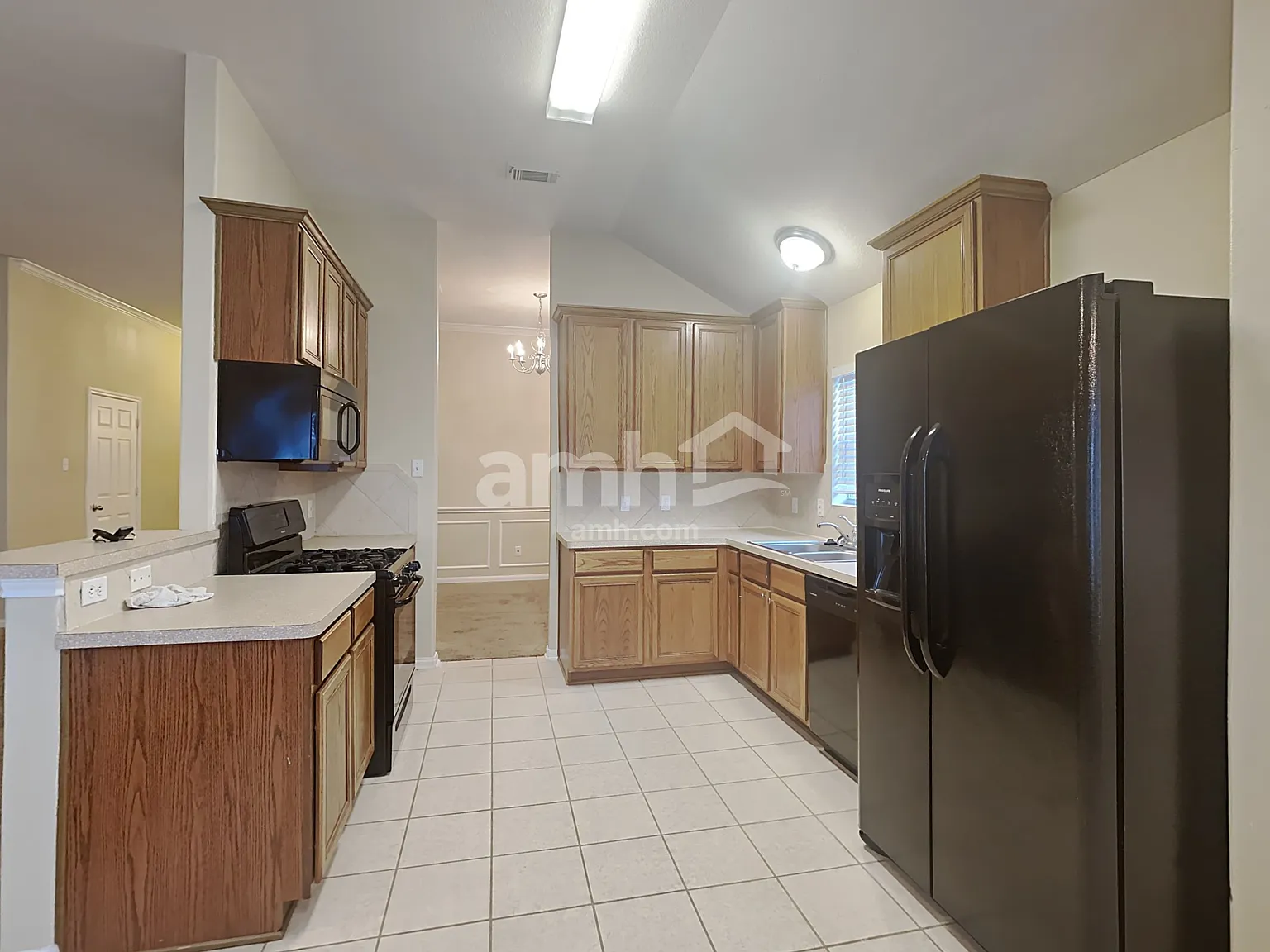 3 bed, 2.0 bath, 1845 sqft, $1,970 — Photo 3