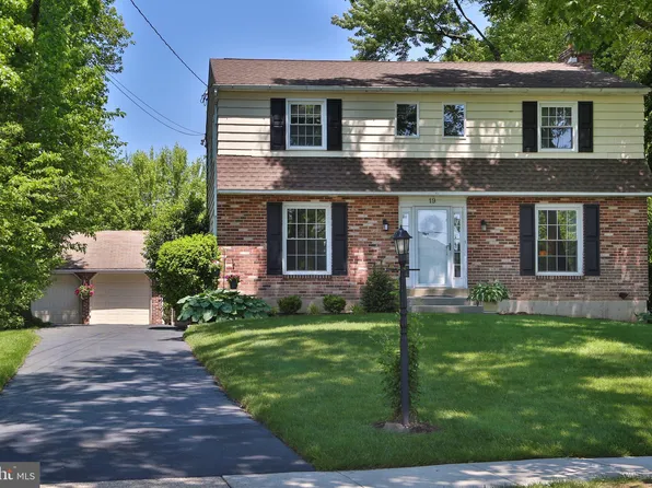 19 Colton Dr, Plymouth Meeting, PA 19462