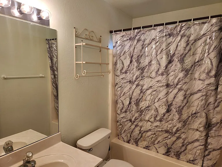601 W Frontier St — Photo 16