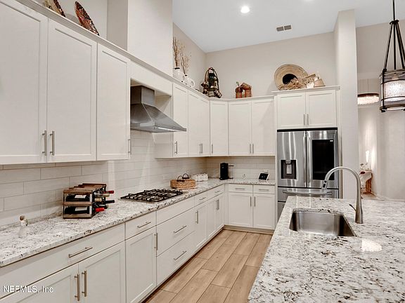 4th image of 10240 FULCRUM Avenue