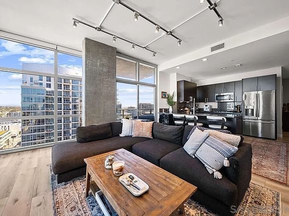 5th image of 800 The Mark Ln Unit 2104