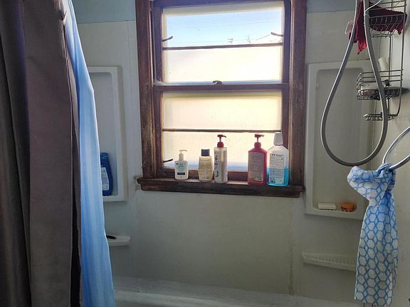 5th image of 409 B St S