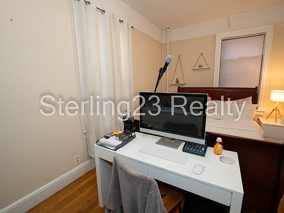 3rd image of 2312 36th St APT 2R