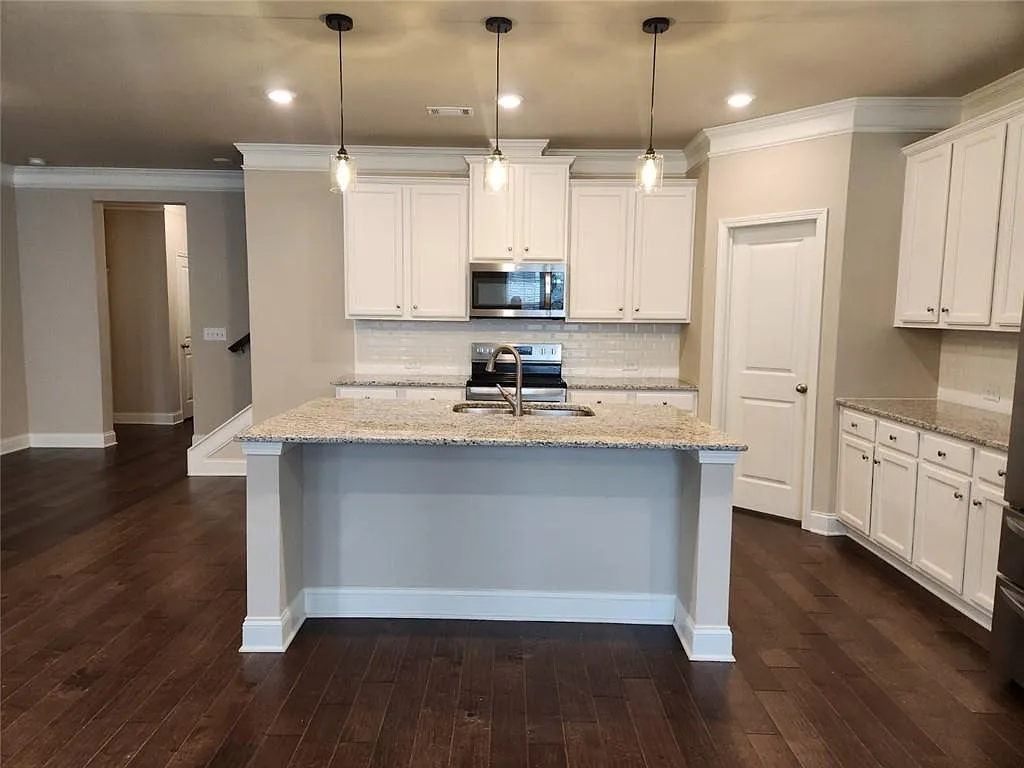 3 bed, 2.5 bath, 2294 sqft, $2,300 — Photo 3