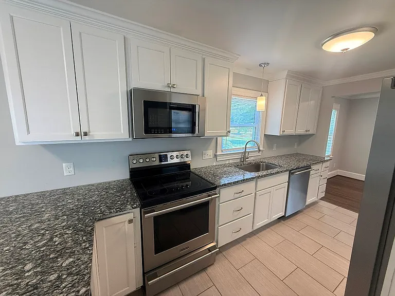 2403 E 4th St — Photo 13