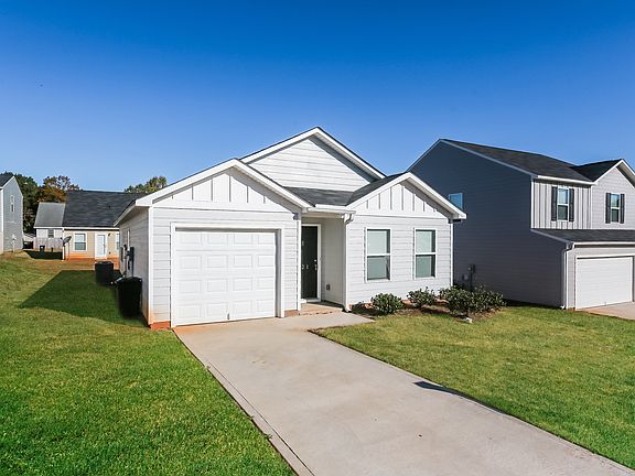2nd image of 121 Colonial Walk