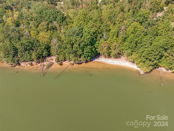 2nd image of 856 Lakeforest Dr #342